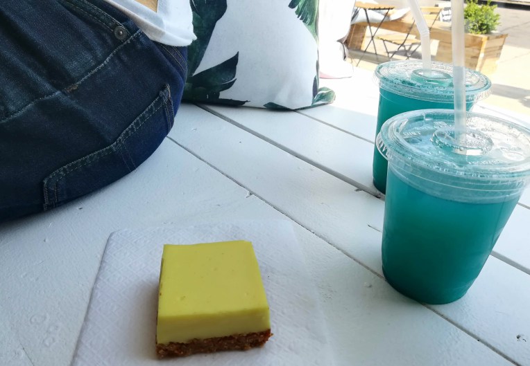 blue lemonade and yellow lemon bar